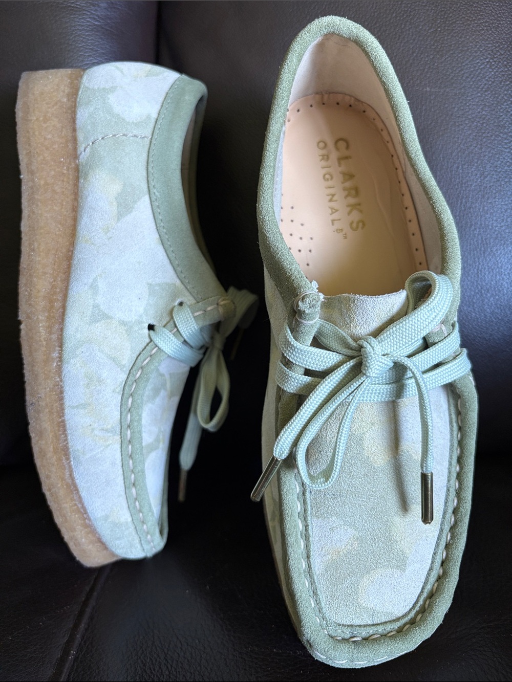 Clark’s Originals Wallabies 
FAMOUS DESIGNER.
INCREDIBLY Comfortable.
Beautiful.